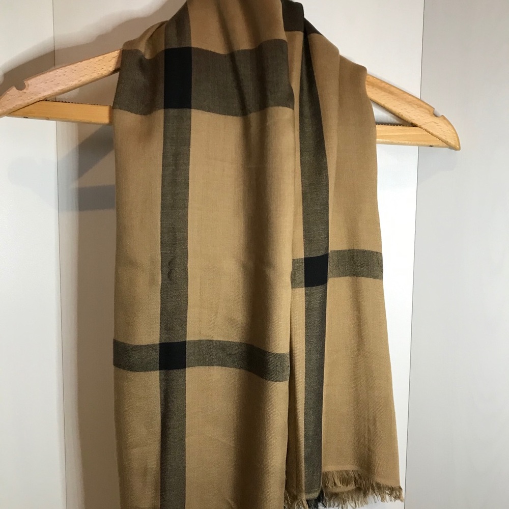 Giant Check 4’ Square Wrap with Eyelash Fringe - Picture 2 of 7